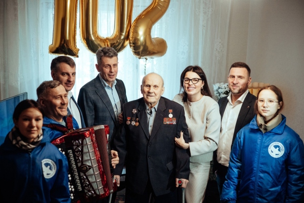 Волонтеры Победы поздравили со 102-летием ветерана Великой Отечественной войны Николая Шишкина
